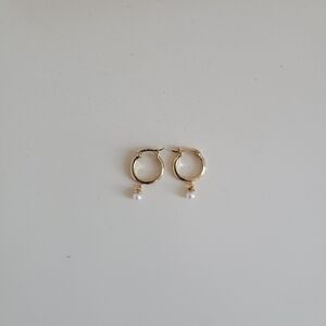MEJURI pearl hoops NO OFFERS